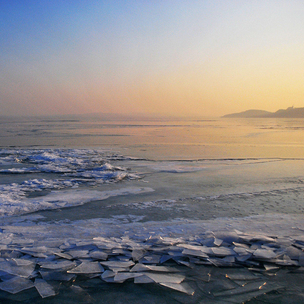 Рингтон растает лед. Океан зимой утром. Зимнее утро на море. Не оттаявшее море. Когда растает лед.